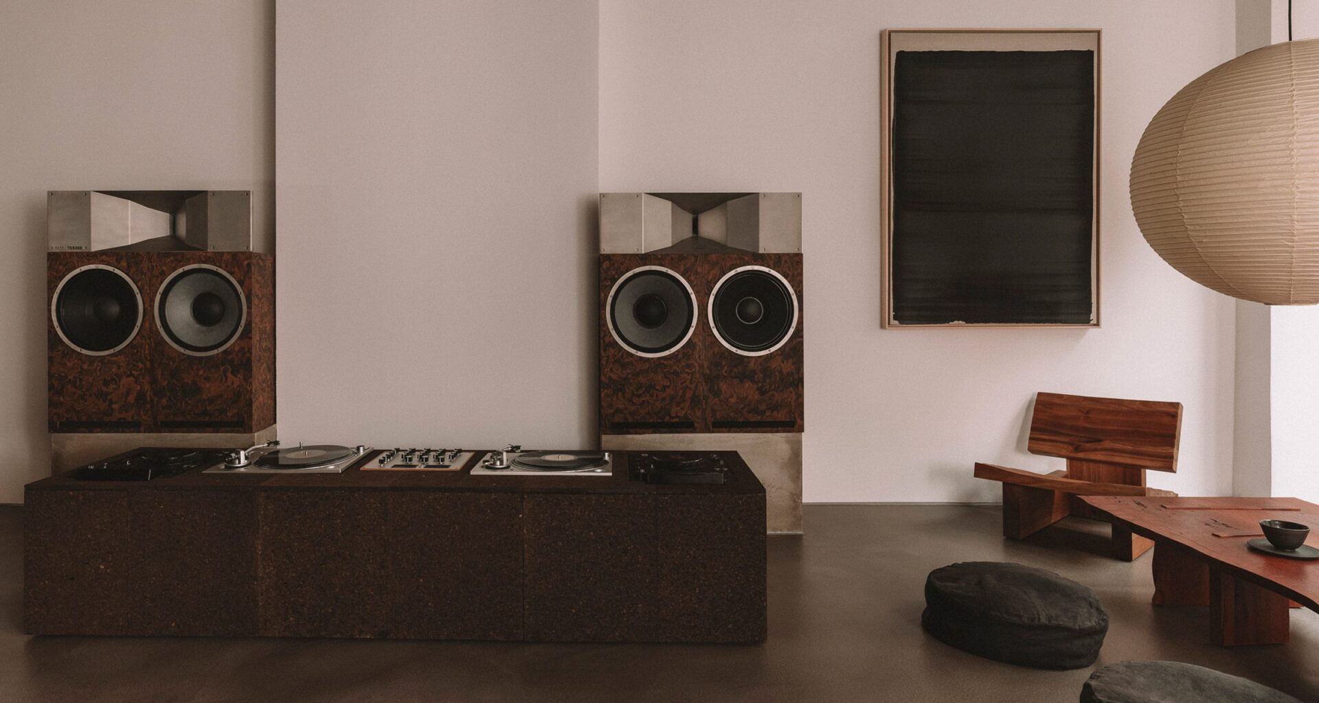 Trader HiFi cafe in Hamburg by Vincent von Thien