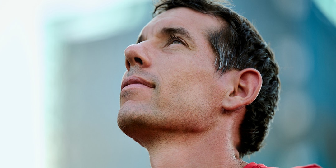 Alex Honnold Attempts Free Solo Ascent of Taipei 101