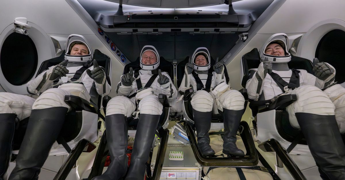NASA's first medical evacuation brings ailing astronaut back to Earth