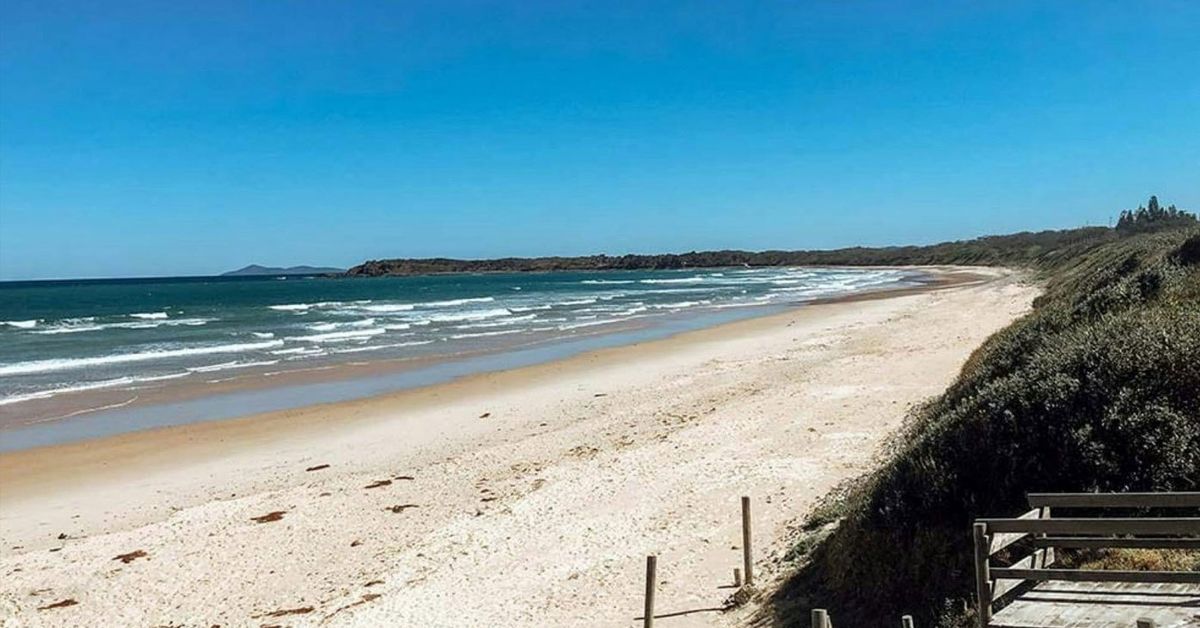 Search for teen boy missing whilst swimming at NSW beach