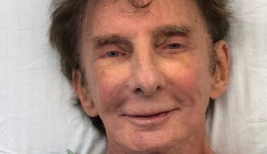 Barry Manilow shares health update with fans weeks after cancer diagnosis
