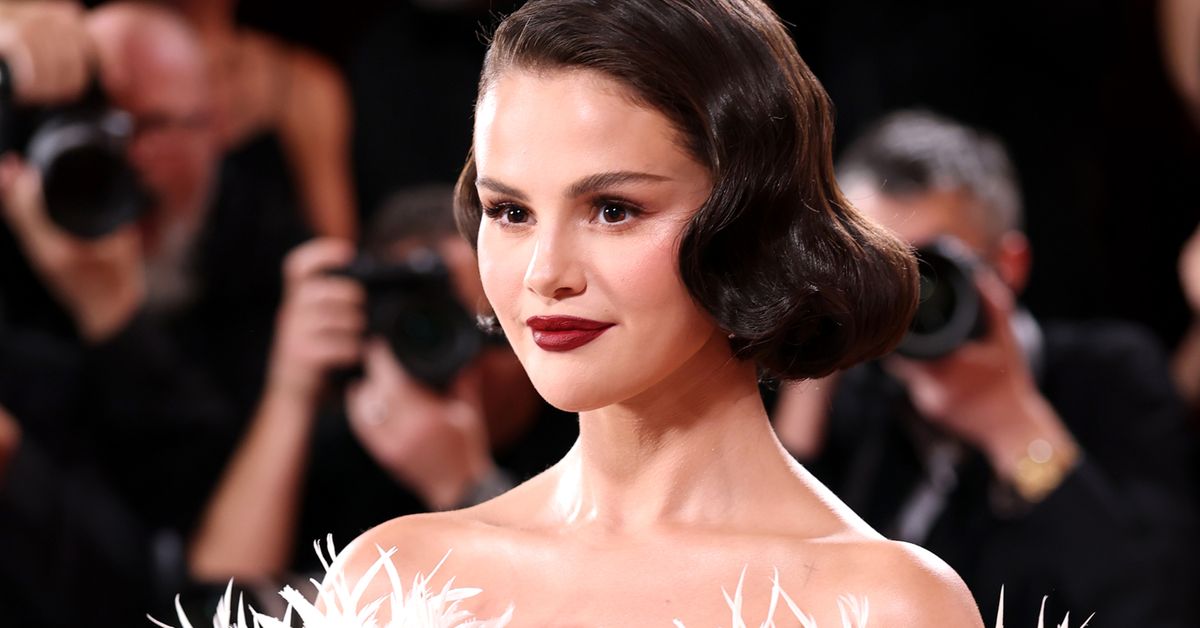 Golden Globes 2026: Selena Gomez's Chanel dress took 320 hours to make