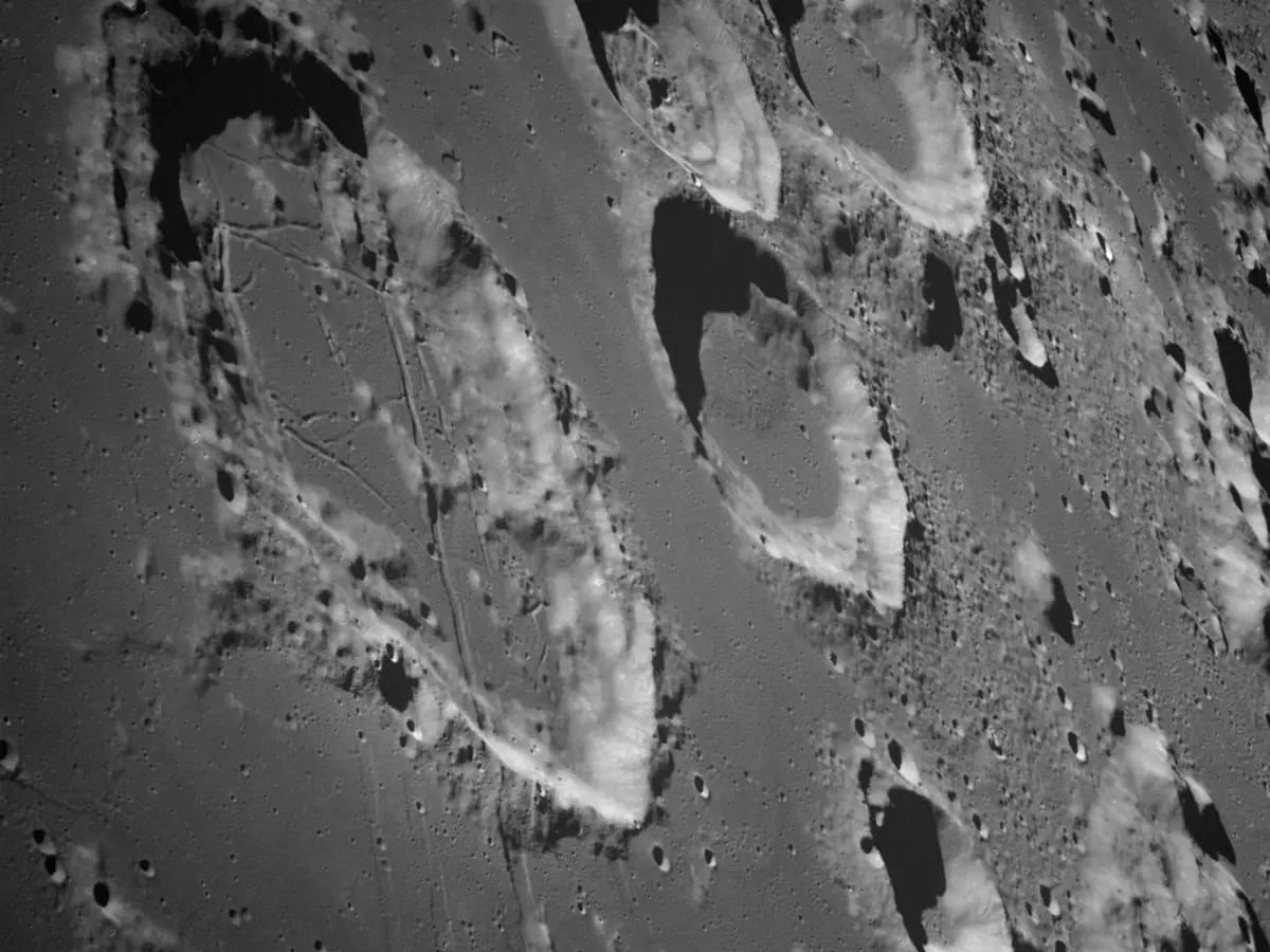 Earth's tail has been helping Moon steal from our planet for billions of years