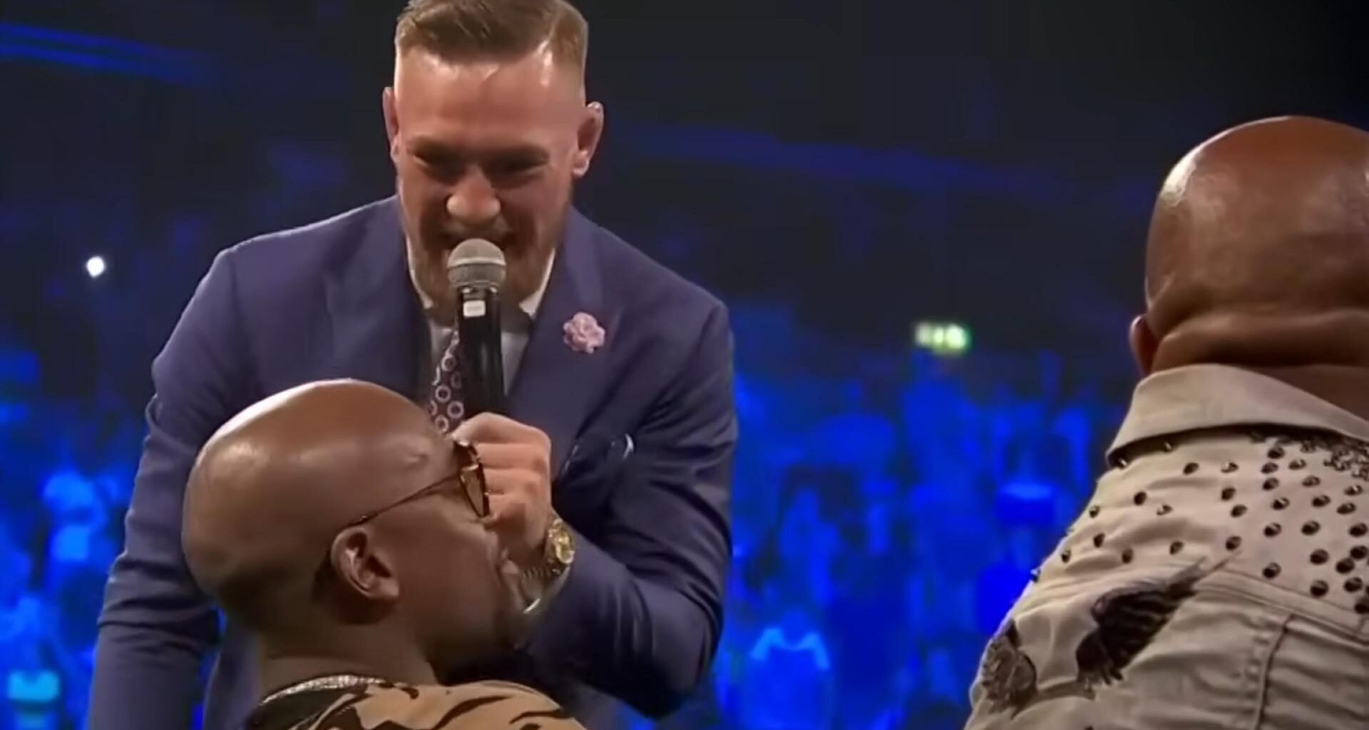 Conor McGregor Calls out Floyd Mayweather for MMA fight