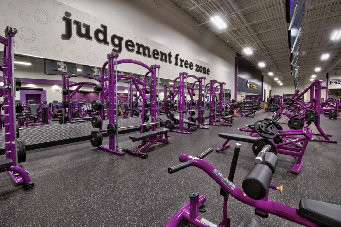 Weights inside a Planet Fitness gym