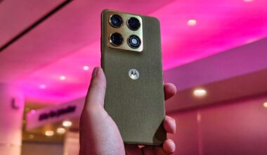 Prakhar Khanna holding the new Motorola Signature.