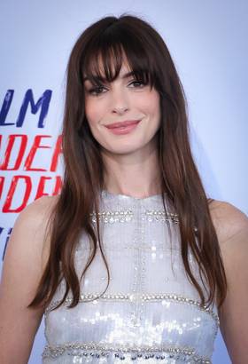 Headshot Of Anne Hathaway In The 2024 Film Independent Spirit Awards