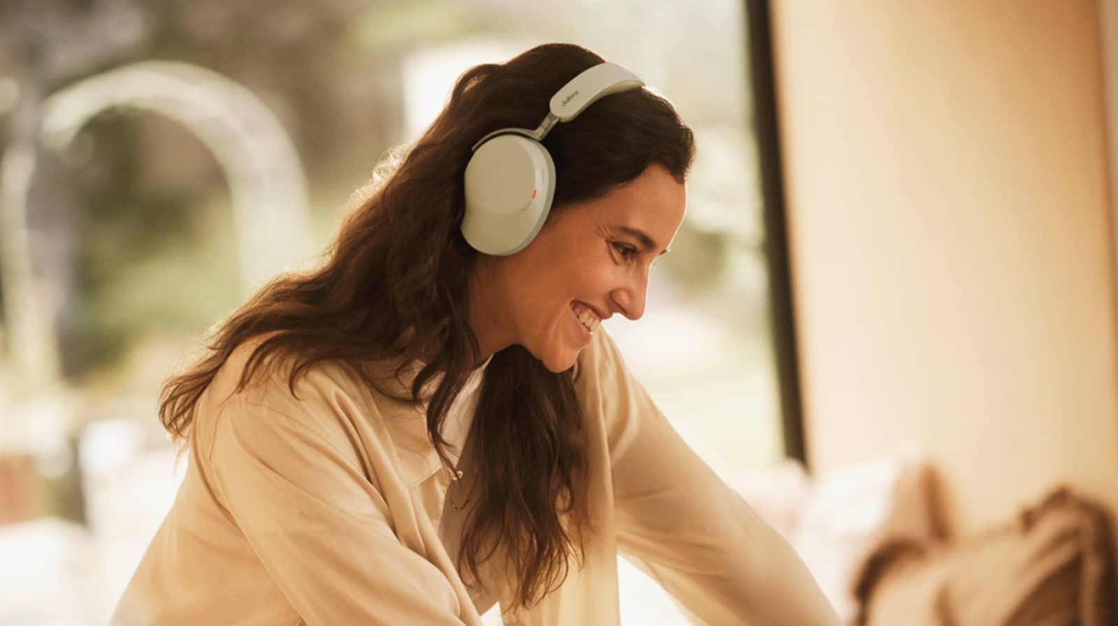 Jabra's Evolve3 is a pair of over-ear cans for work, play – Pickr