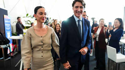 Katy Perry and Justin Trudeau hold hands as they attend first public event as a couple - WATCH