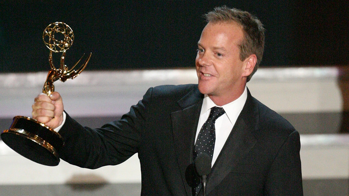 Kiefer Sutherland accepting his Emmy Award for best actor in 2006.