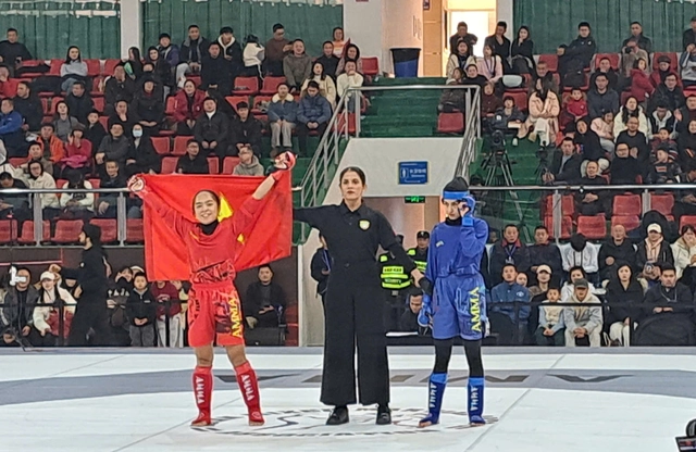 Vietnam fighter wins gold at Asian MMA championship - Ảnh 1. Vietnam fighter wins gold at Asian MMA championship - Ảnh 1.