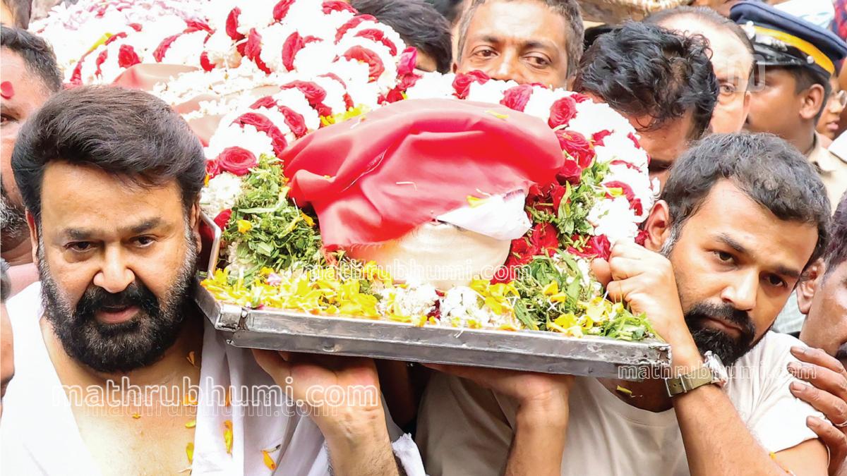 Mohanlal in deep mourning; Kerala's cultural community bids tearful farewell to actor's mother