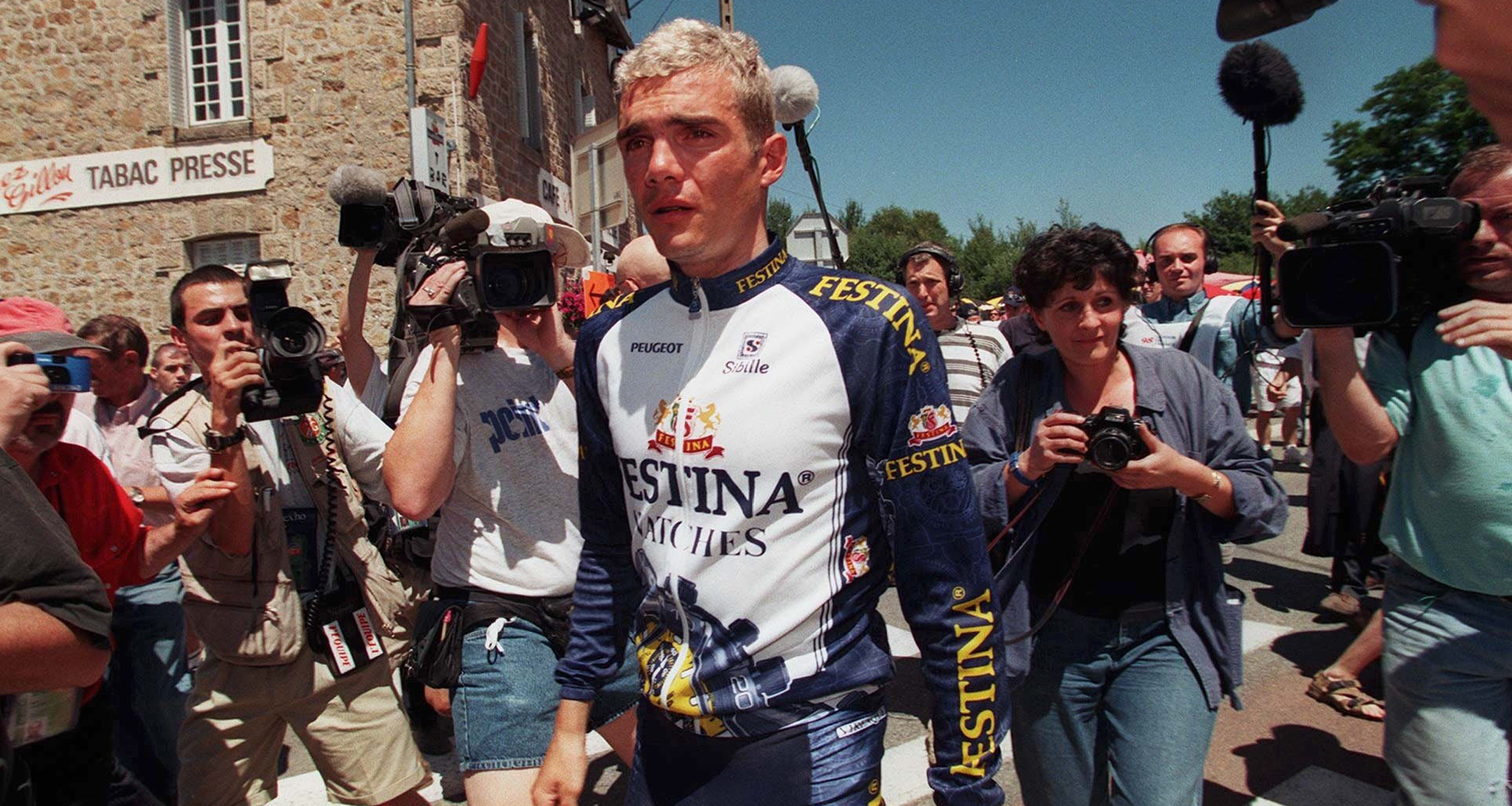 FRANCE - JULY 18: TOUR DE FRANCE 1998; Ausschluss des FESTINA TEAMS wegen DOPING Verdachts; Richard VIRENQUE/FRA - FESTINA TEAM FAHRER - (Photo by Andreas Rentz/Bongarts/Getty Images)