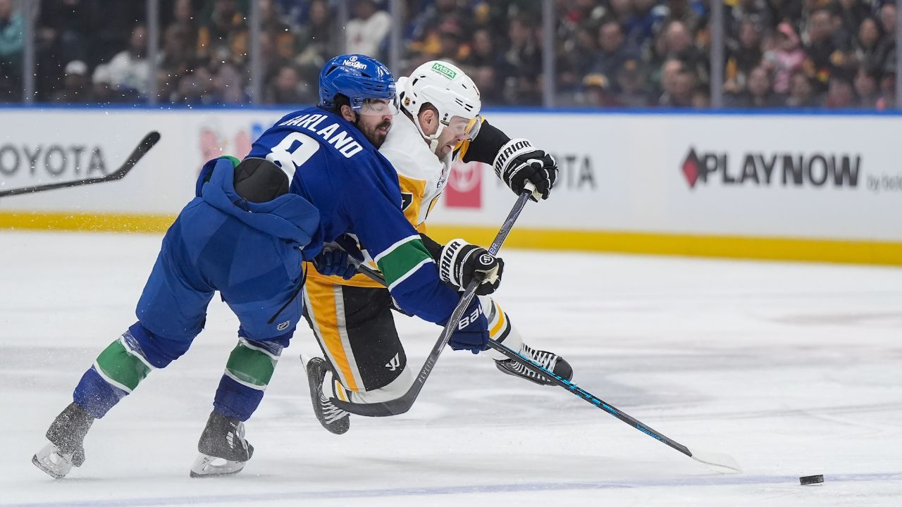 Canucks' rally falls short vs. surging Penguins