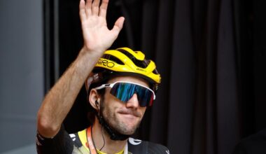Simon Yates waves