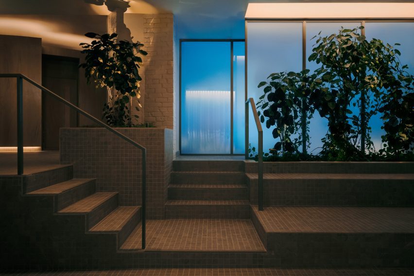 Tiled steps leading from a neutral toned warm zone and a blue cold area