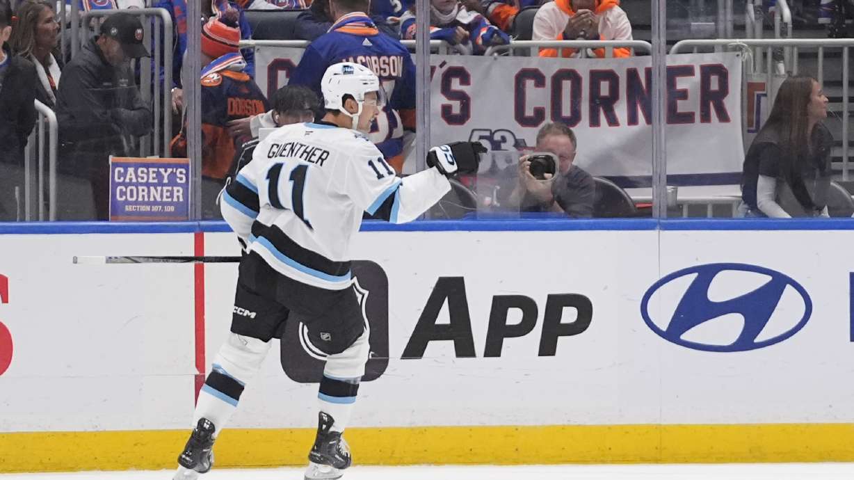 Guenther's first career hat trick helps Mammoth race past Islanders