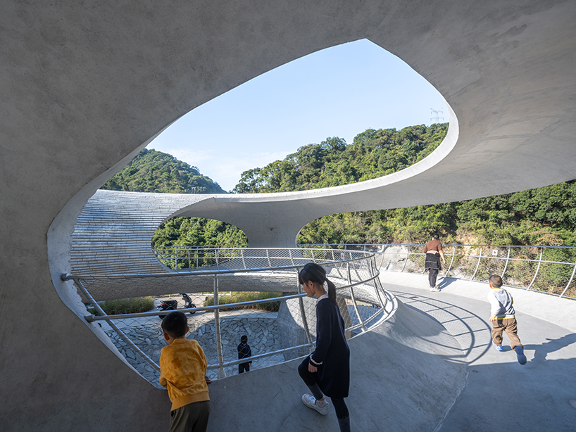 resting loop with views 8