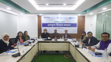 Experts participate in a citizens’ dialogue on “How can commodity prices be reduced?”, jointly organised by Democracy International and The Business Standard, at the TBS conference room on 5 January 2025. Photo Mehedi Hasan