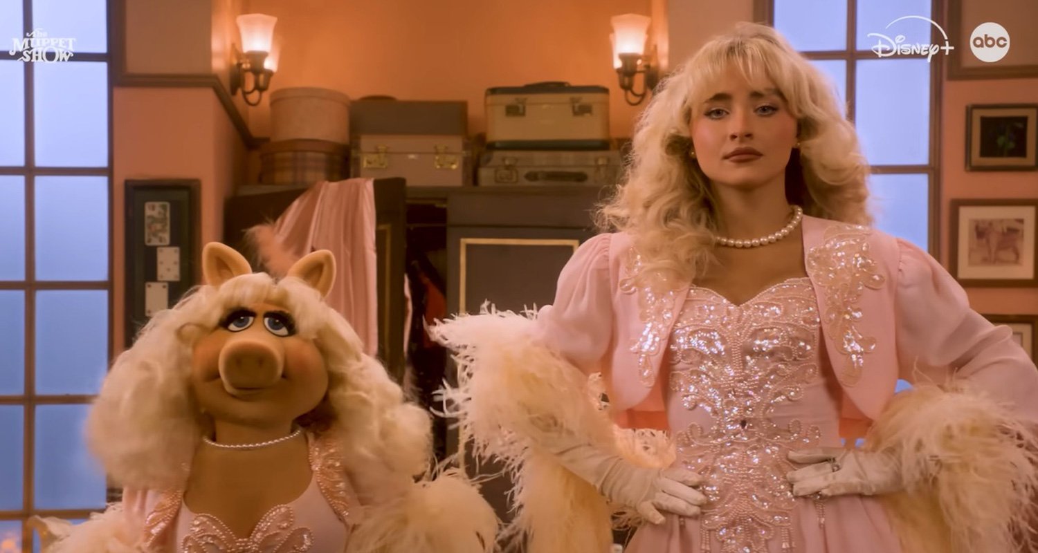 ‘The Muppet Show’ First Look: Sabrina Carpenter Teams Up With Miss Piggy In New Teaser – Watch Now! | ABC, Disney Plus, Miss Piggy, Sabrina Carpenter, Television, The Muppet Show, The Muppets | Celebrity News and Gossip | Entertainment, Photos and Videos