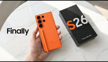 Samsung Galaxy S26 Ultra showcasing its AI privacy display feature