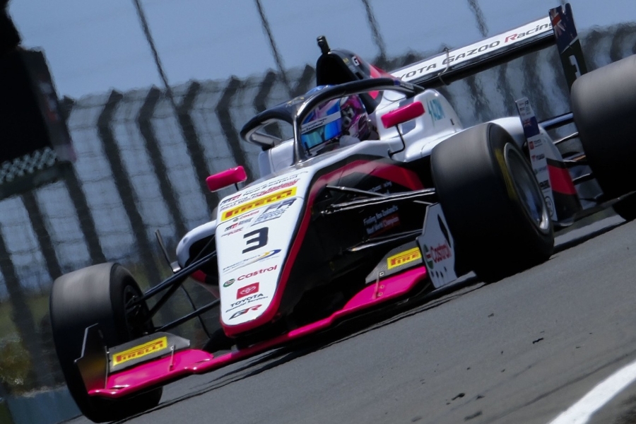 Scoular wins action-packed reversed-grid FRegional Oceania race