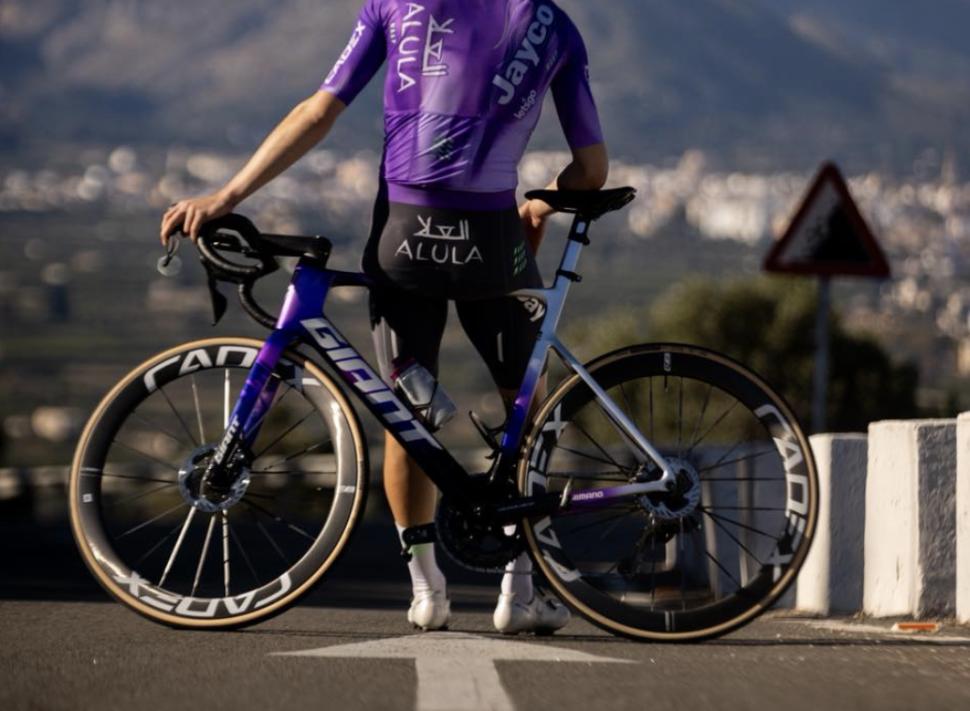 2026 Team Jayco AlUla Giant Propel Advanced SL