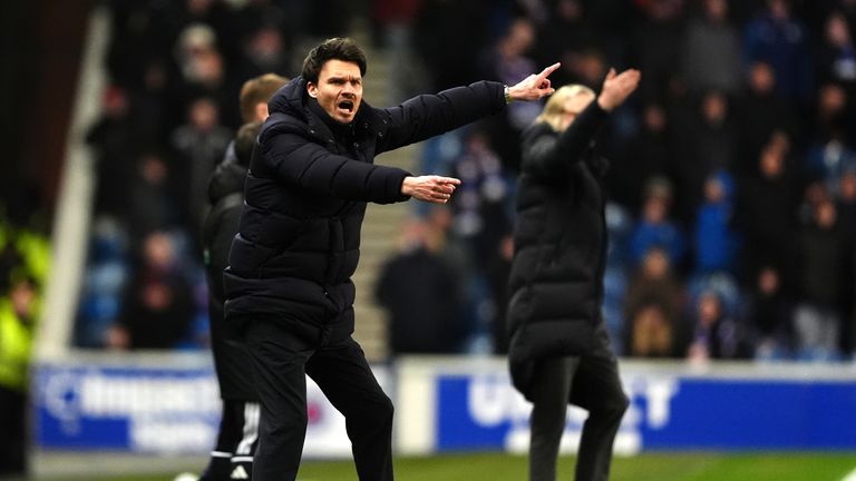 Rangers manager Danny Rohl gestures on the touchline during Rangers vs Dundee