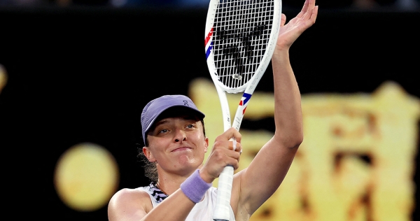 Swiatek swoops to set up Rybakina date in last eight