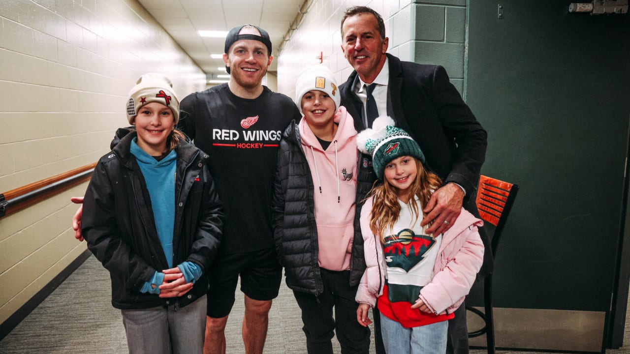 Modano introduces kids to Kane as forward chases U.S. scoring record 