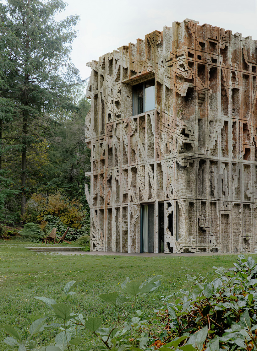 3D printed sand blocks sculpt adaptable facade embracing weathering and reuse