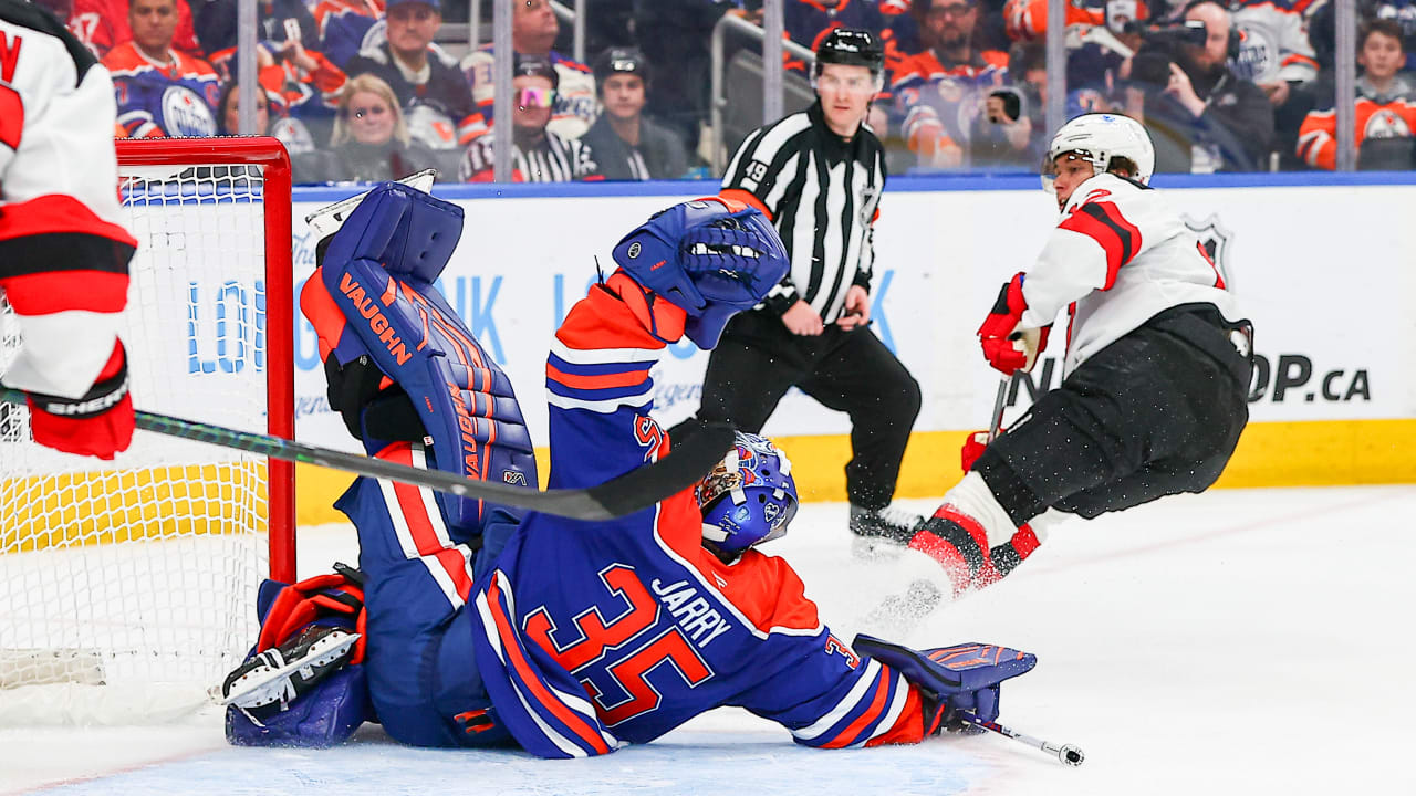 Jarry with insane glove snag