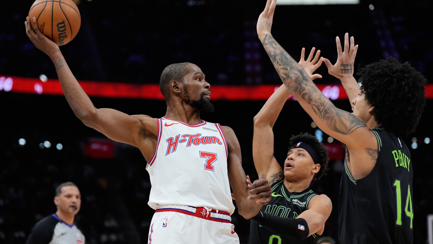 Durant moves past his 'idol,' Dirk Nowitzki, into 6th place on the NBA's career scoring list