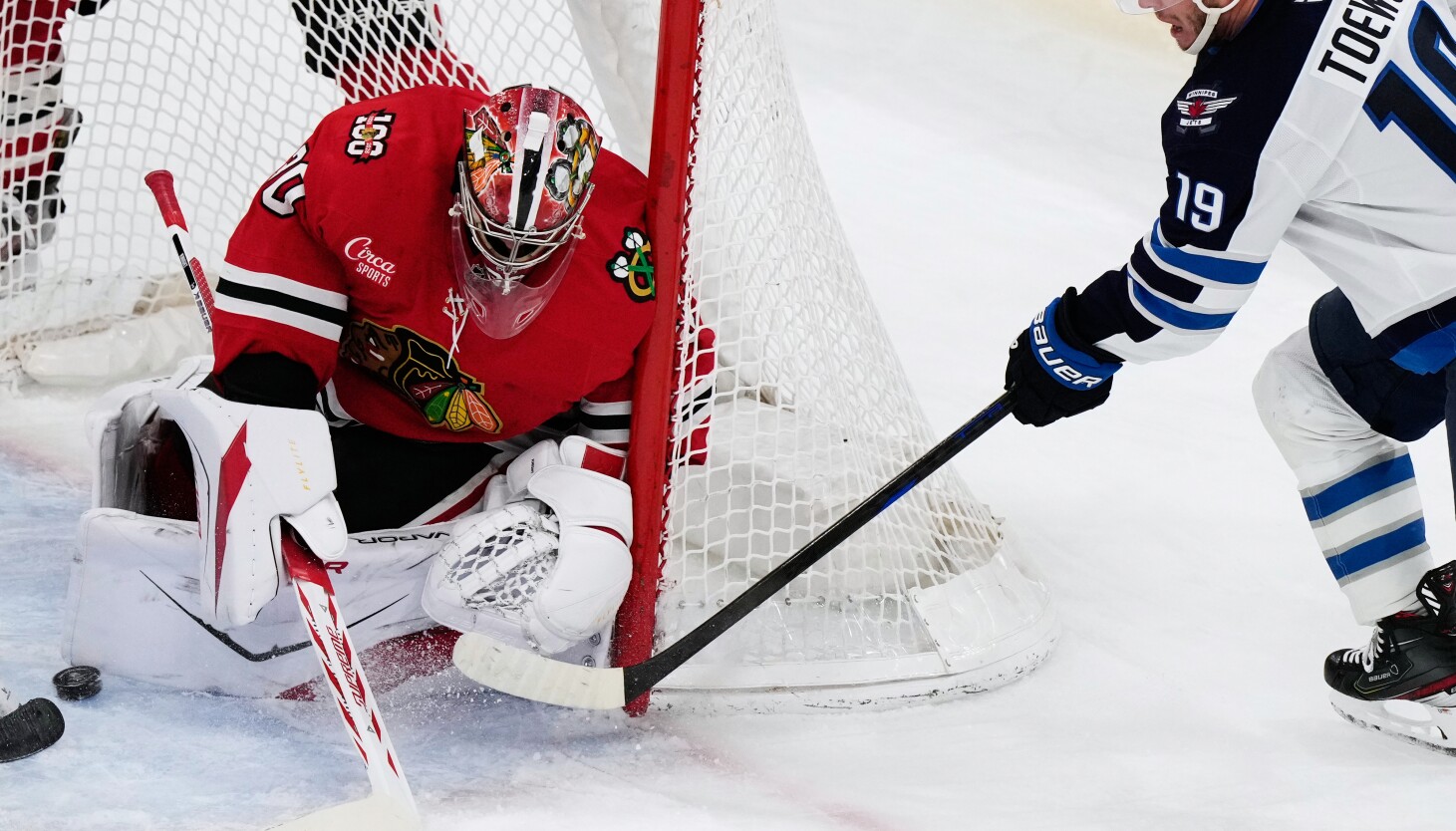 Caleb Williams, Pete Crow-Armstrong watch Connor Bedard's Blackhawks shut out Jets