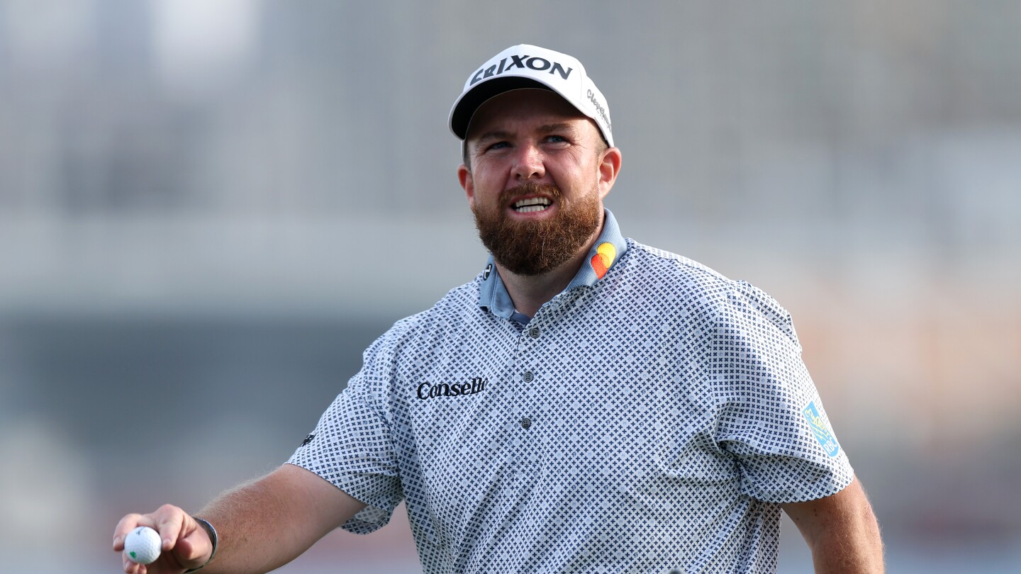 Shane Lowry embraces wind, grabs share of 36-hole lead in Dubai