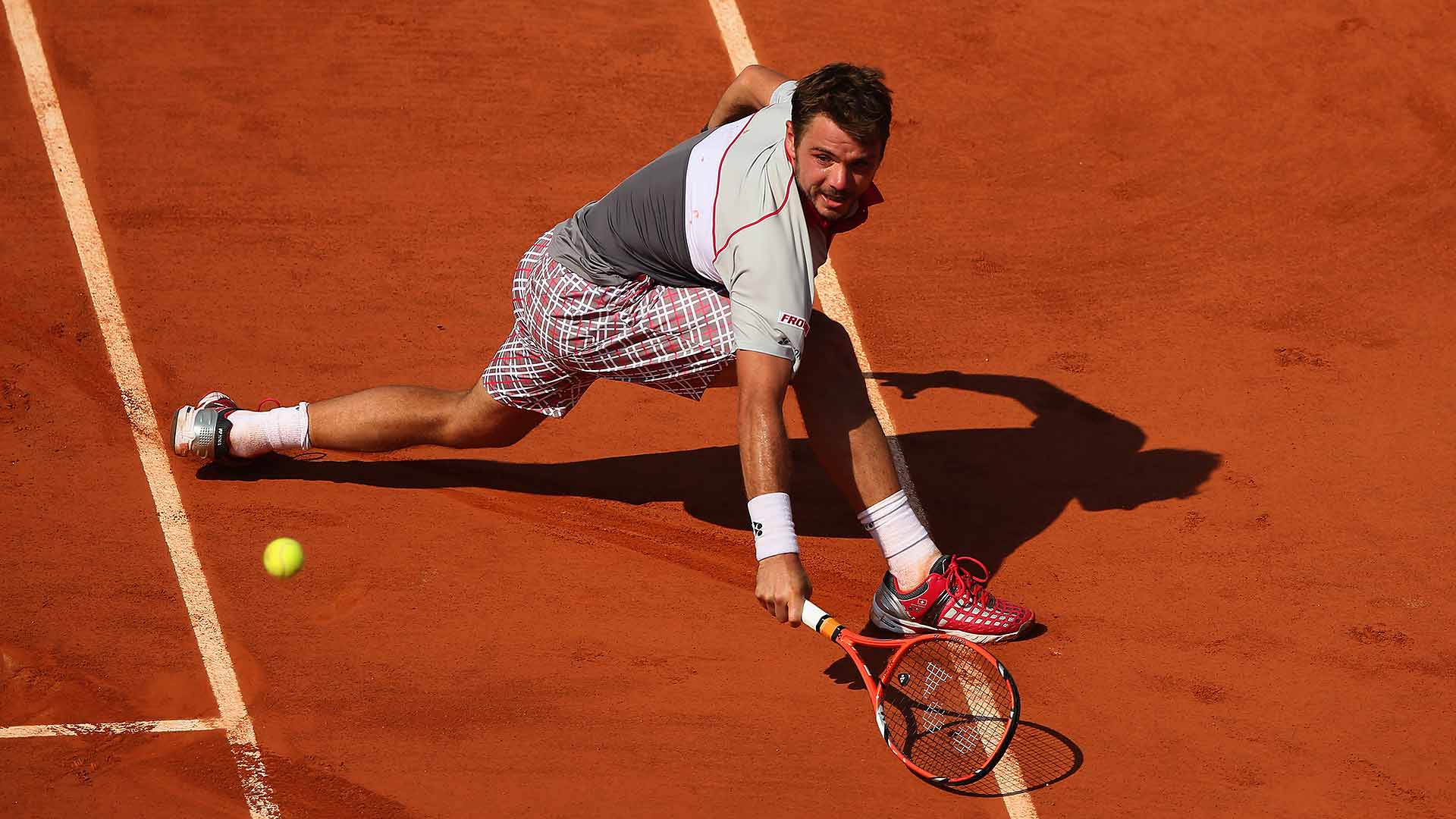 Stan Wawrinka in action at Roland Garros in 2015.