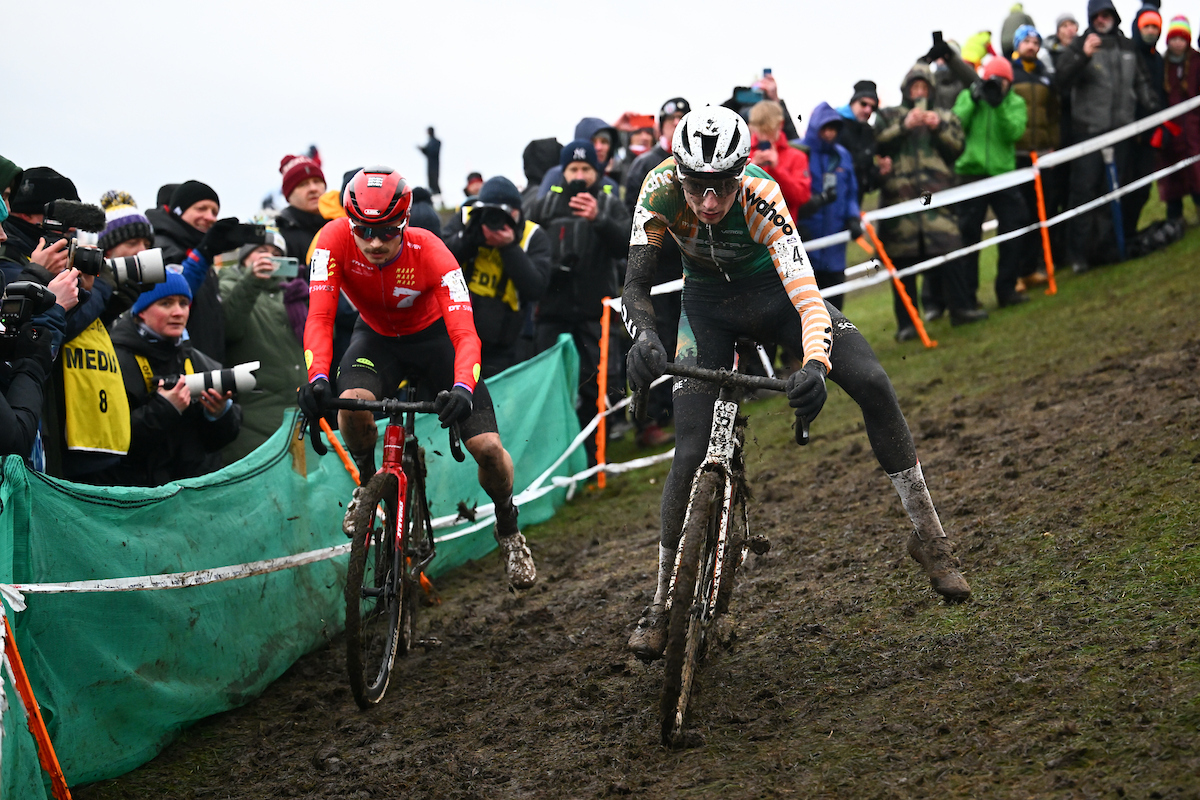 Picture by Olly Hassell/SWpix.com SWpix.com - 11/01/2026 - Cycling - 2026 Lloyds National Cyclo-Cross Championships - Gypsies Green, South Shields, England - Elite Open, Toby Barnes (Spectra Racing), Cameron Mason (Alpecin&ndash;Deceuninck)