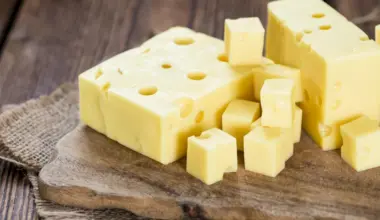 Does Eating Full-Fat Cheese Reduce the Risk of Dementia?