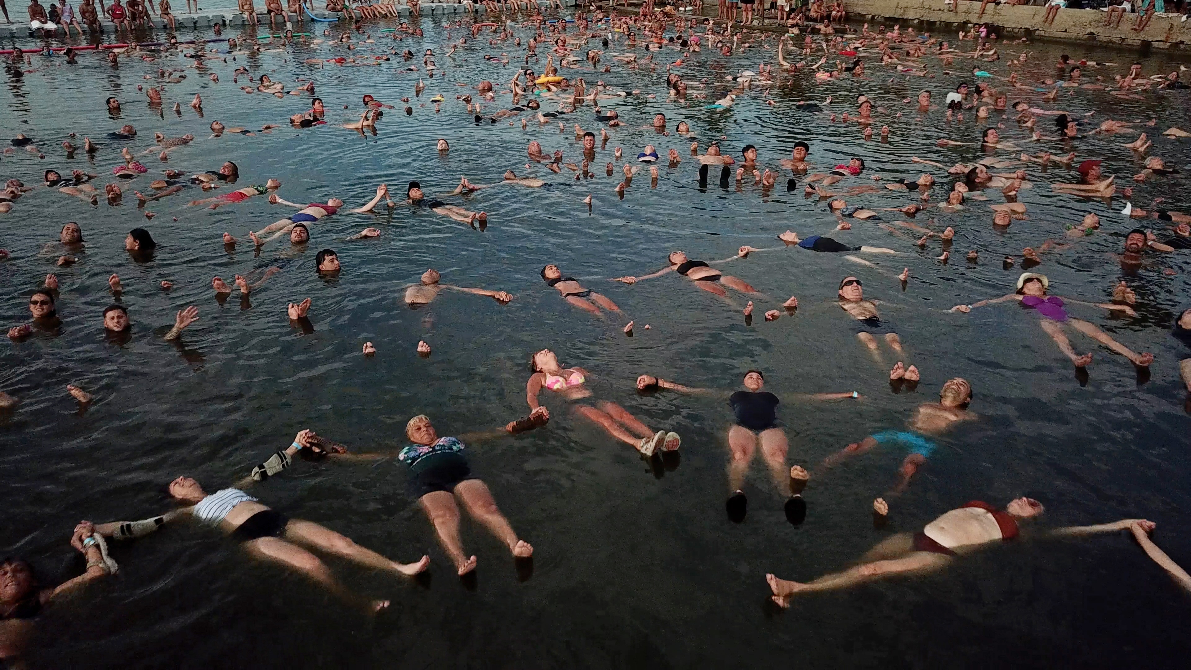ARGENTINA-LAKE-LEISURE