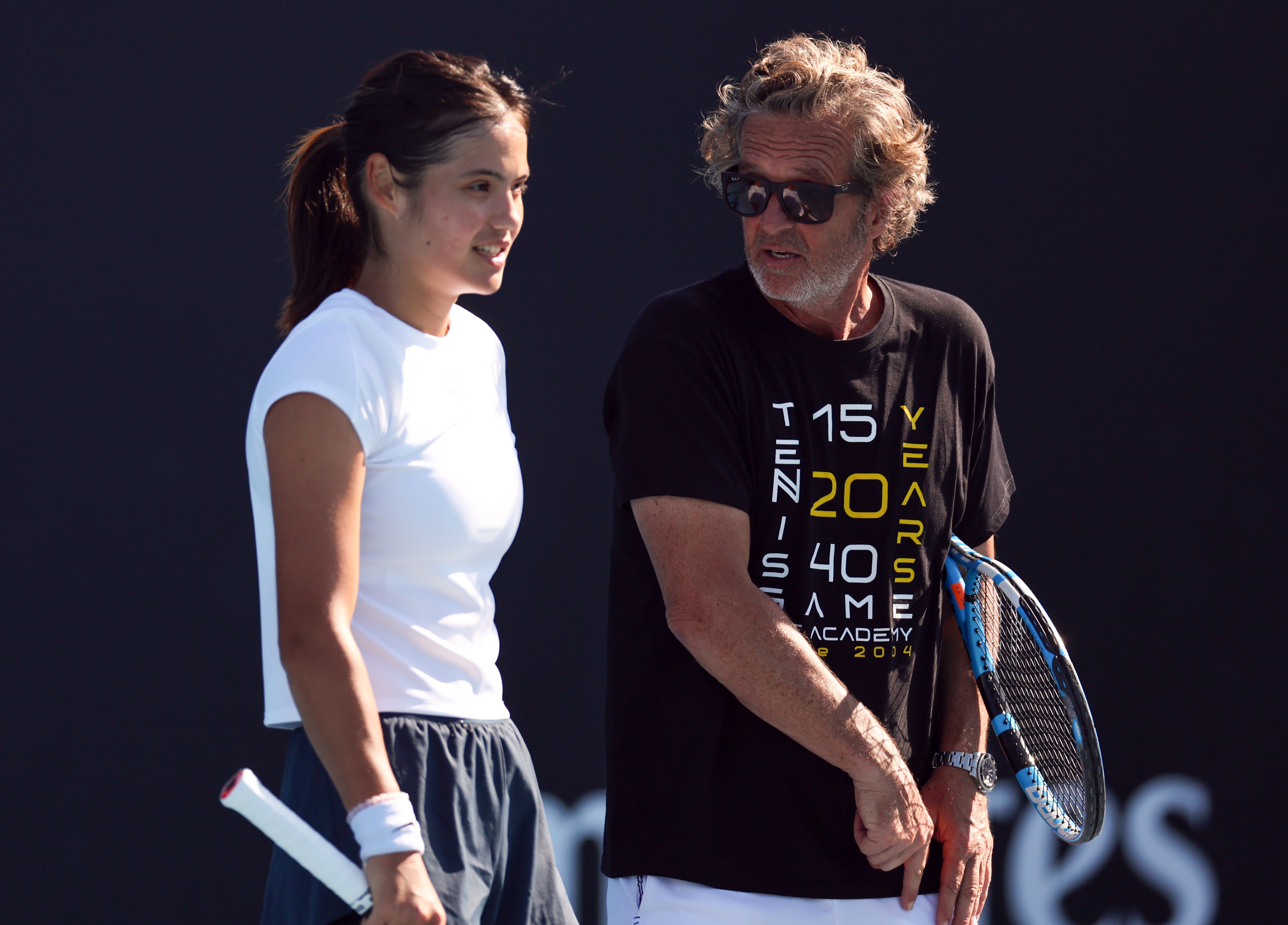 Emma Raducanu on the practice courts with coach Francisco Roig.