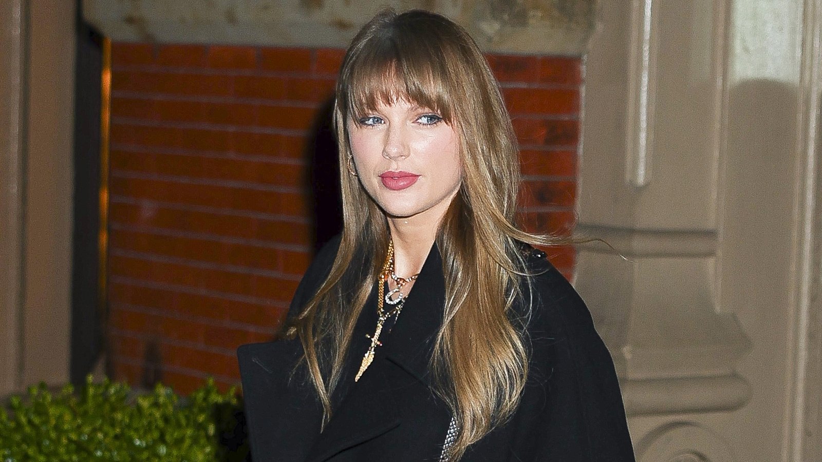 Swift named Global Artist of the Year for sixth time