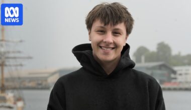 Hero teenager tells of rescue at Blackmans Bay Beach that saved two from drowning