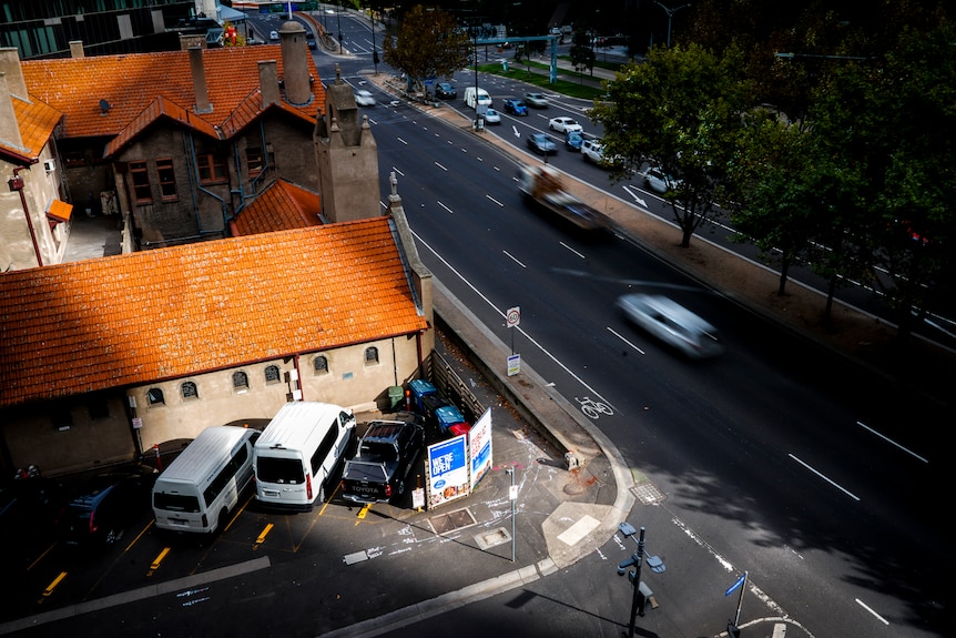 The Mission to Seafarers building, and cars going past