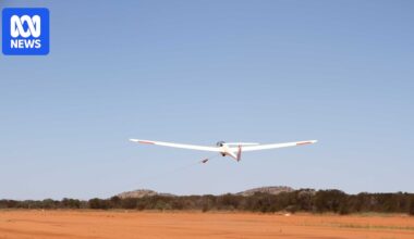 Glider pilot creates aviation history in Central Australia flying 1,266 kilometres