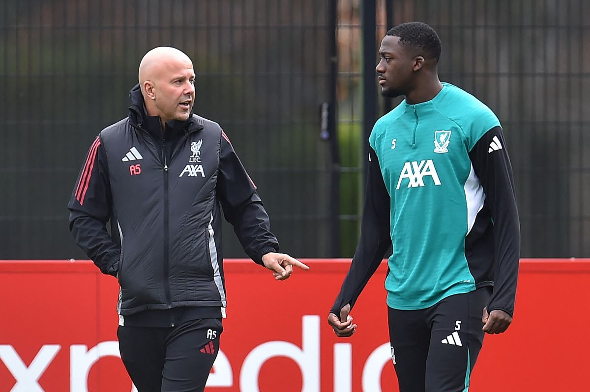 Liverpool's Dutch manager Arne Slot (L) speaks with Liverpool's French defender #05 Ibrahima Konate (R) during a training session at the team's training ground in Kirkby, north of Liverpool in north-west England, on November 3, 2025, on the eve of their UEFA Champions League league phase football match against Real Madrid.  (Photo by PETER POWELL / AFP) (Photo by PETER POWELL/AFP via Getty Images)          