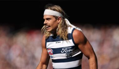 Geelong Cats star Bailey Smith set to lose licence after speeding during raging bushfires