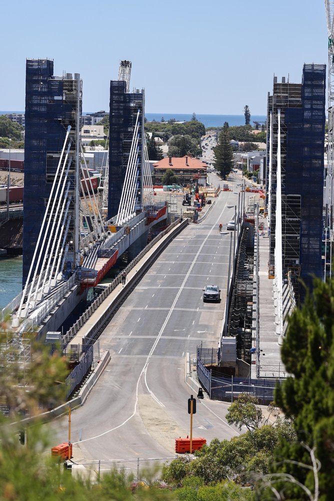 Fremantle Traffic Bridge closed on Sunday to complete major works.