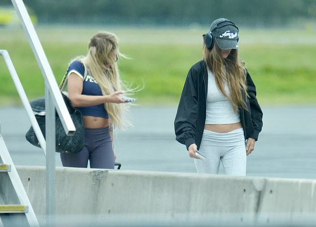 The pair appeared keen to make a swift exit as they headed home after their whirlwind weekend away