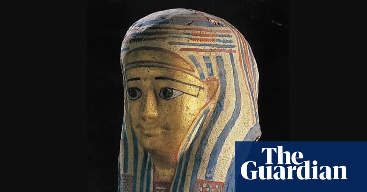 Alleged cat burglar arrested after priceless Egyptian artefacts taken in Queensland museum heist | Queensland