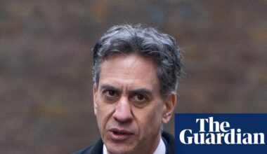 Miliband pledges up to £1bn for community green energy schemes | Renewable energy